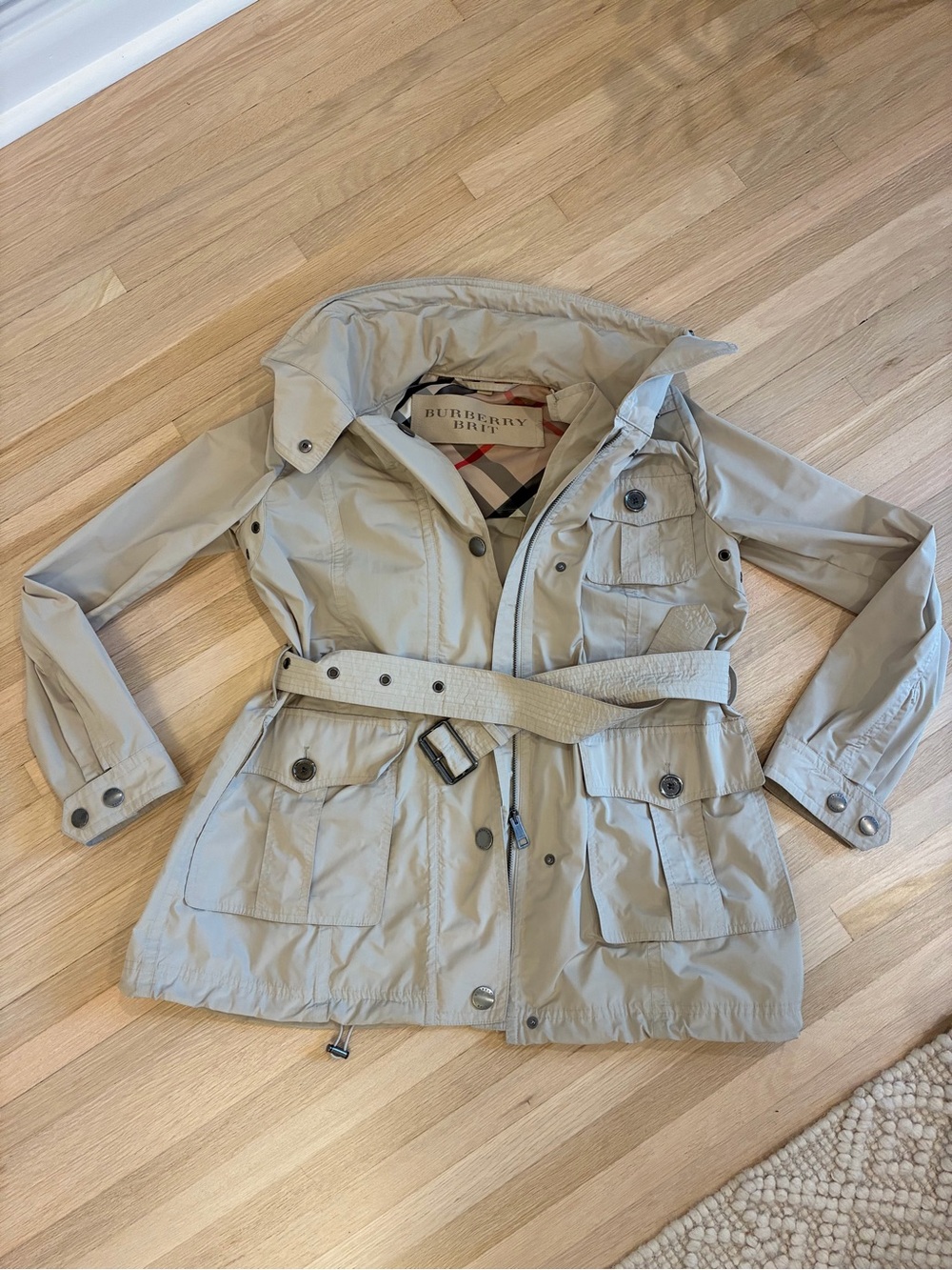 Burberry Beige Lightweight Belted Trench Windbreaker w Foldable Hood